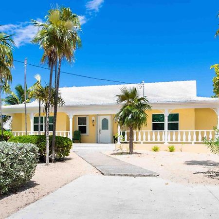 Driftwood Village Thatch Hill - Renovated Beach House With Pool, Short Walk To The Rum Point Club מראה חיצוני תמונה