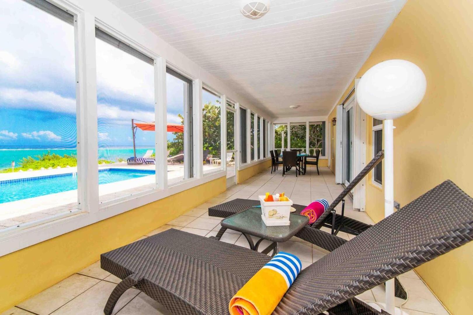 Driftwood Village Thatch Hill - Renovated Beach House With Pool, Short Walk To The Rum Point Club מראה חיצוני תמונה