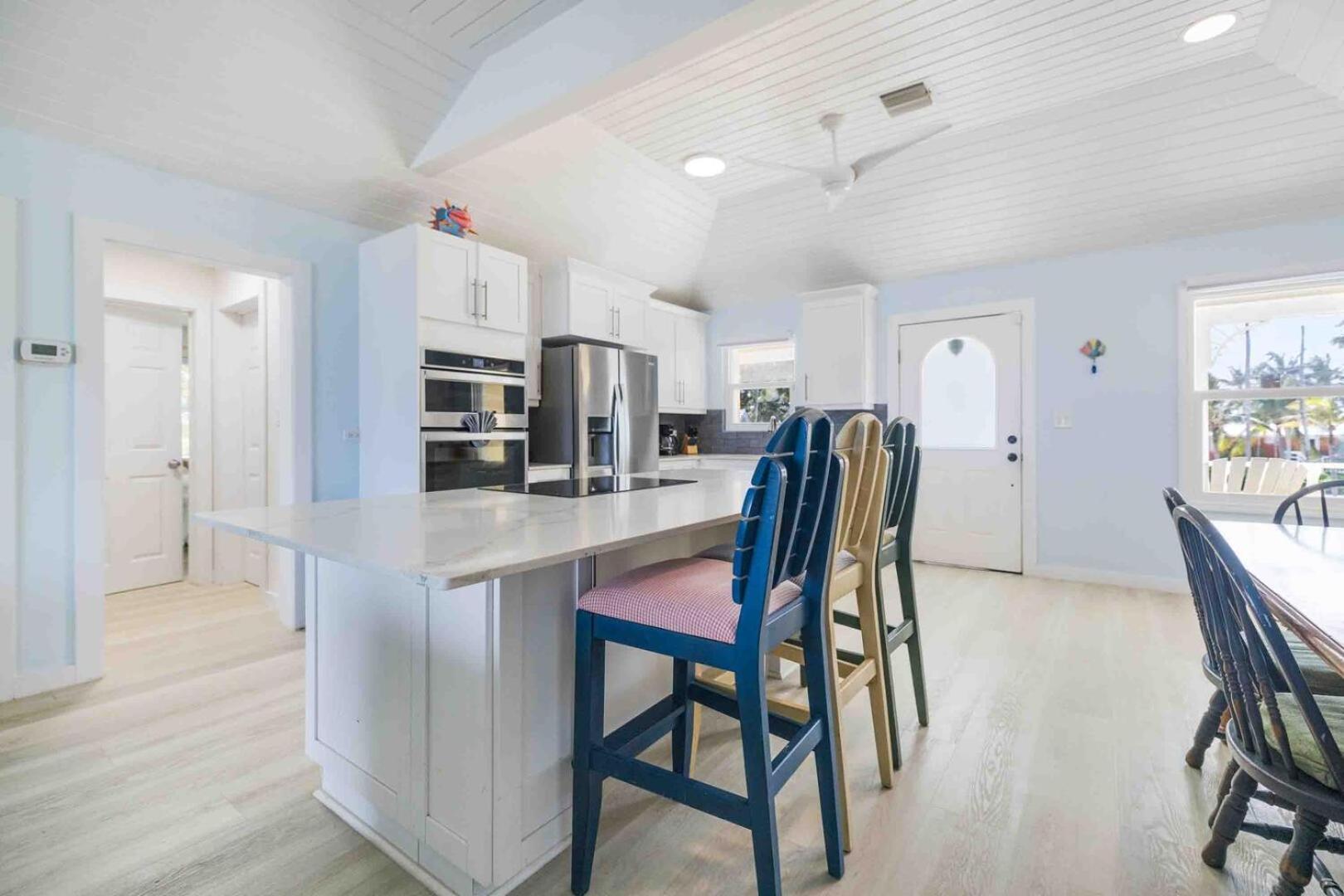 Driftwood Village Thatch Hill - Renovated Beach House With Pool, Short Walk To The Rum Point Club מראה חיצוני תמונה