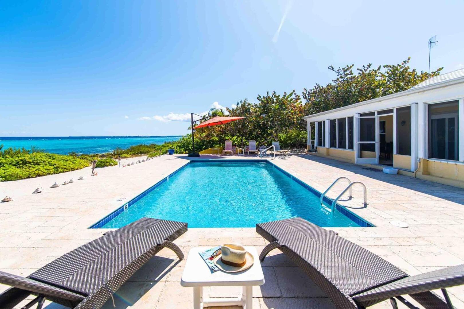 Driftwood Village Thatch Hill - Renovated Beach House With Pool, Short Walk To The Rum Point Club מראה חיצוני תמונה